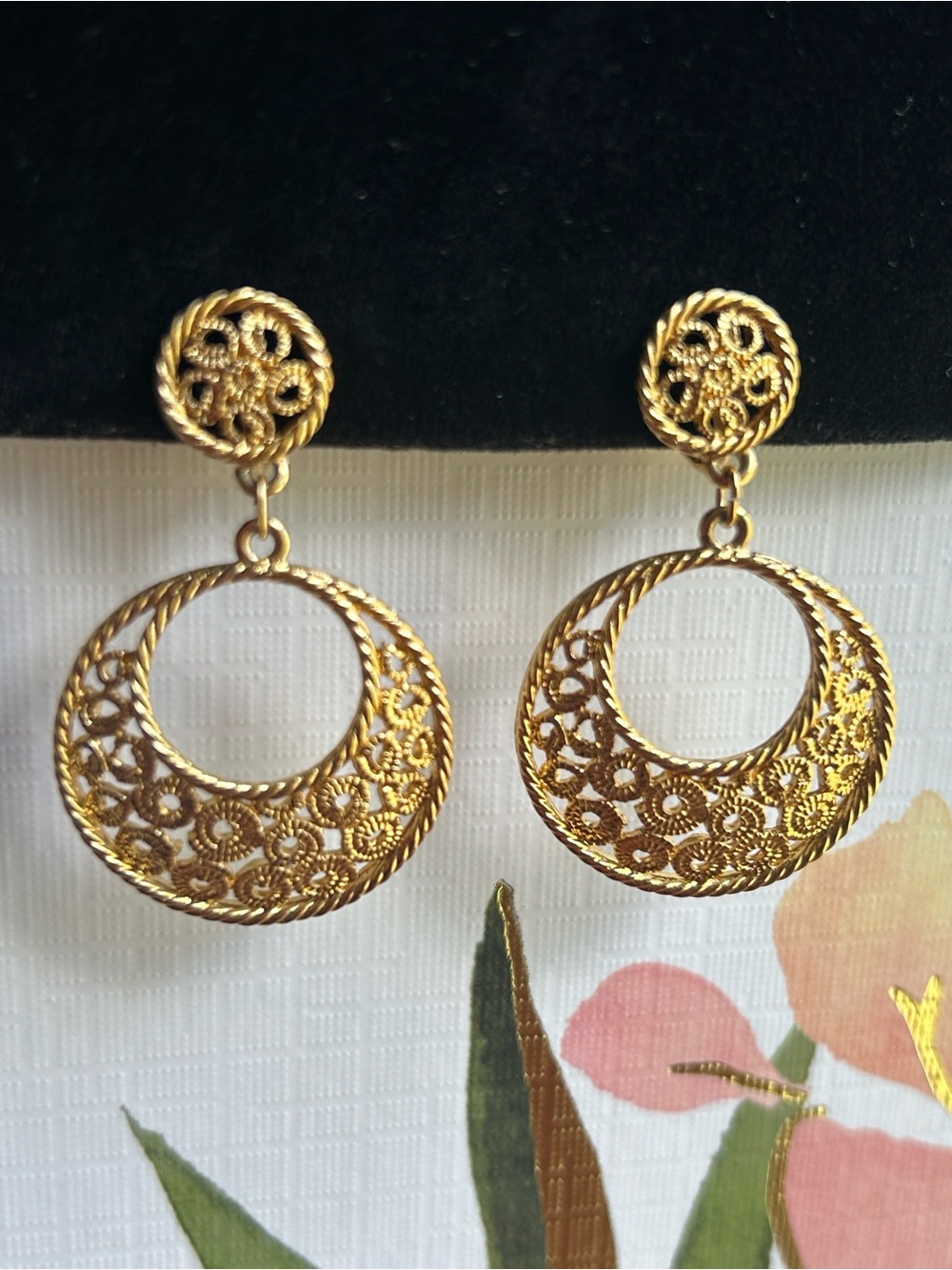 Vintage Gold-Tone Crown Trifari Filigree Hoop Clip on Earrings Like New